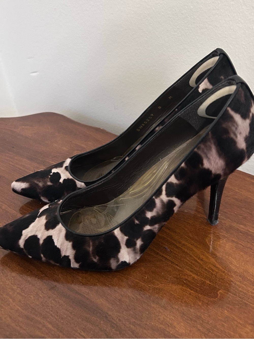 ❤️MAKE OFFER❤️ Stuart Weitzman Leopard Animal Print Pointed Toe Heels Size 8 - Picture 5 of 9